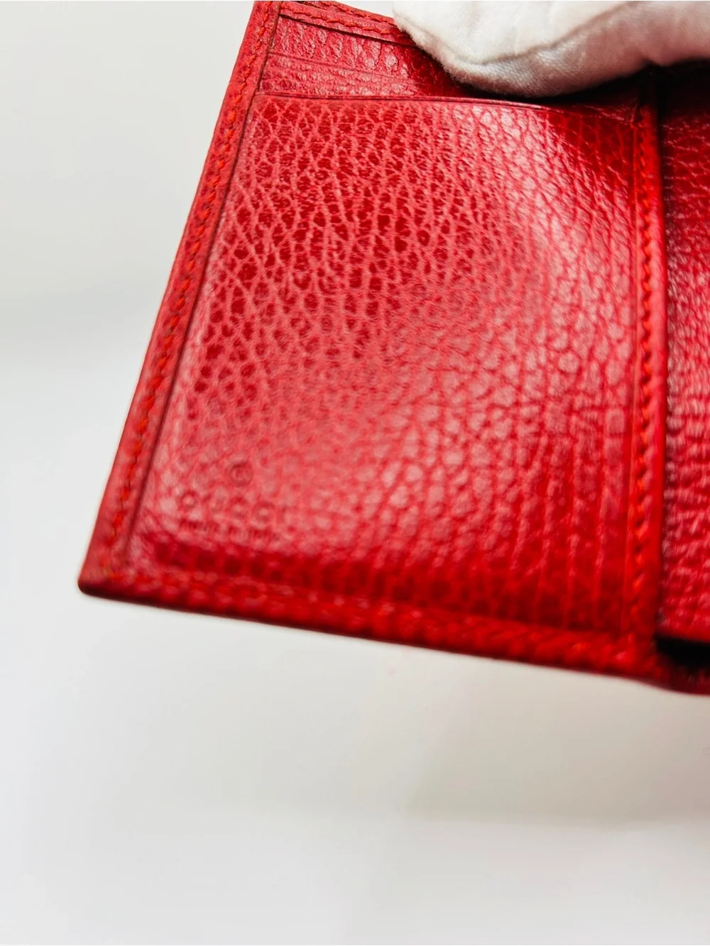 Gucci GG Marmont Tri-fold Red Pebbled Leather Wallet in Very Good Condition - Picture 11 of 17